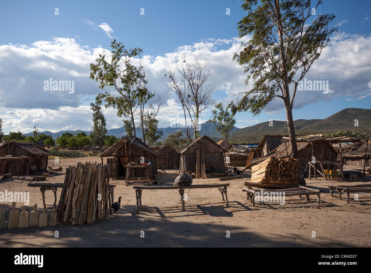 Dorf von kleinen Holzhütten, Berenty-Fort Dauphin Straße, Südosten Madagaskars. Stockfoto