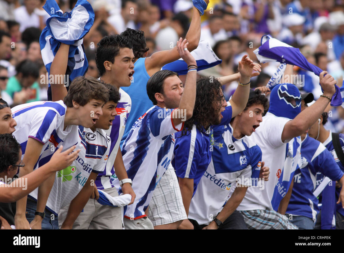 Fußball / Fußball-Fans des Clubs Cartago, Stadion Cartago, Costa Rica. Stockfoto