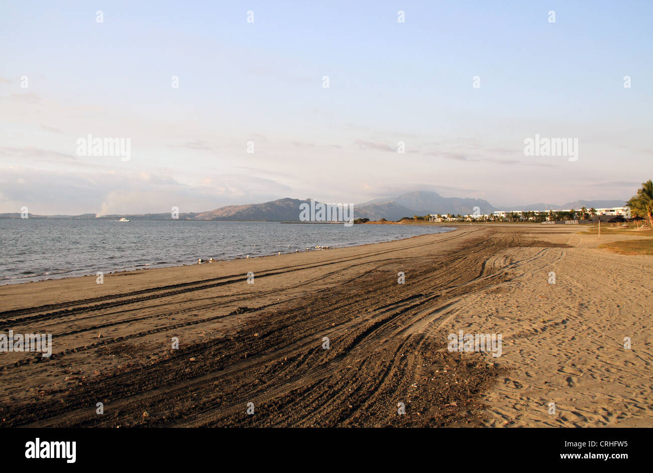 Privater Strand und direkt am Strand in einem beliebten 5-Sterne Resort am Denaru auf der Insel Viti Levu, Fidschi Inseln, Südpazifik. Stockfoto