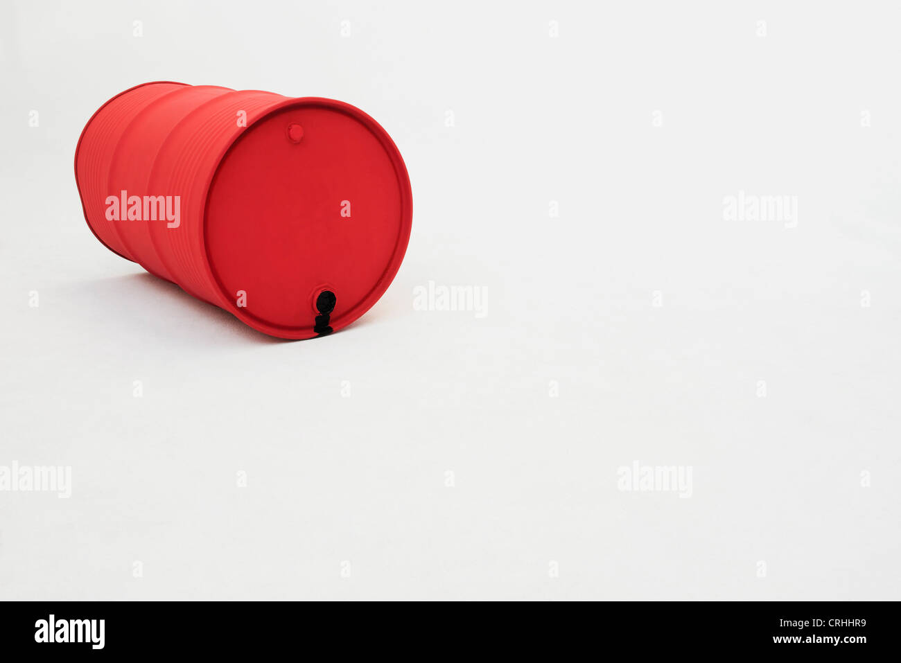 Metall Ölfass auf Seite liegend Stockfoto