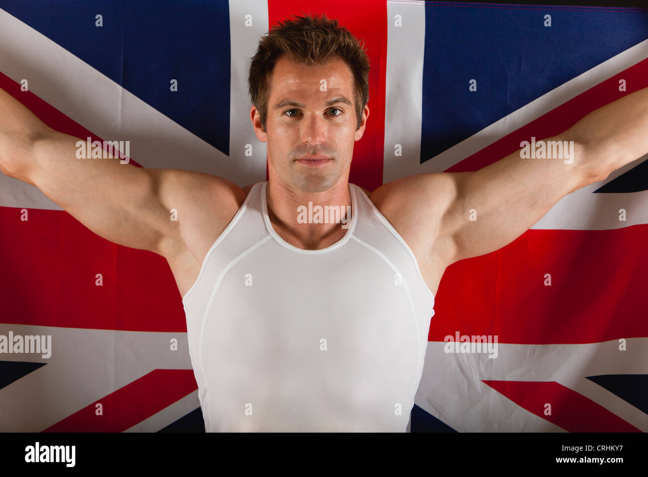 Männlicher Athlet vor britische Flagge, Porträt Stockfoto