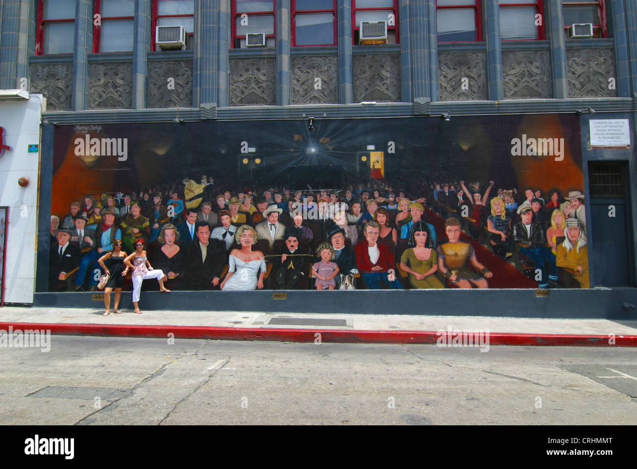 Touristen an Wandmalerei von prominenten Personen, Los Angeles, Hollywood, California, USA Stockfoto