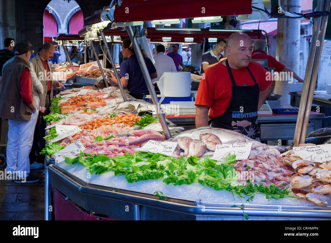 Fisch stand auf dem Rialto Fischmarkt, Venedig. Stockfoto