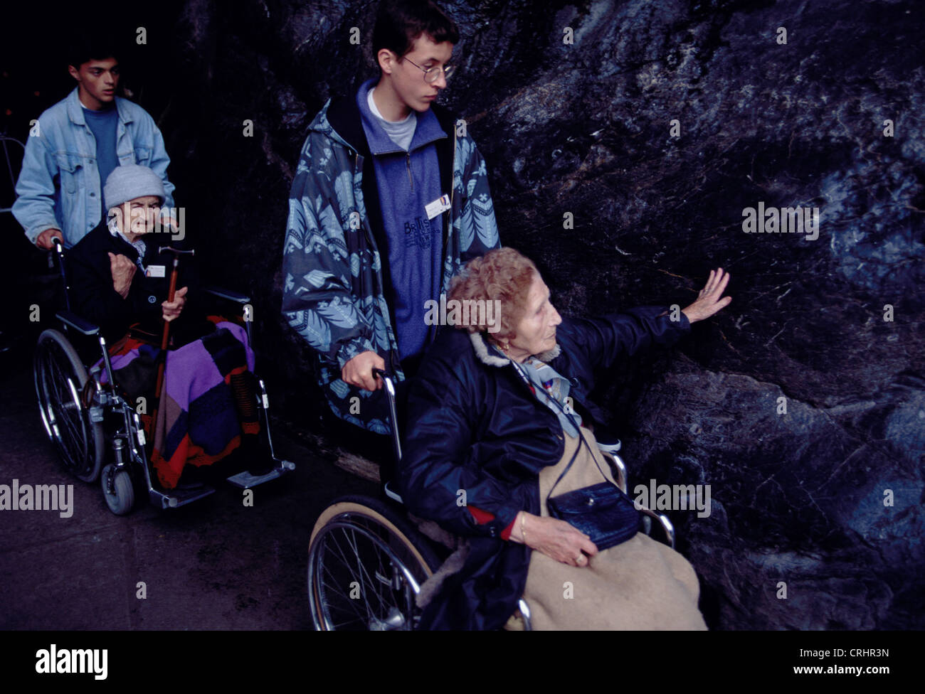 Lourdes, Frankreich, Grotte Aussehen am Schrein Stockfoto