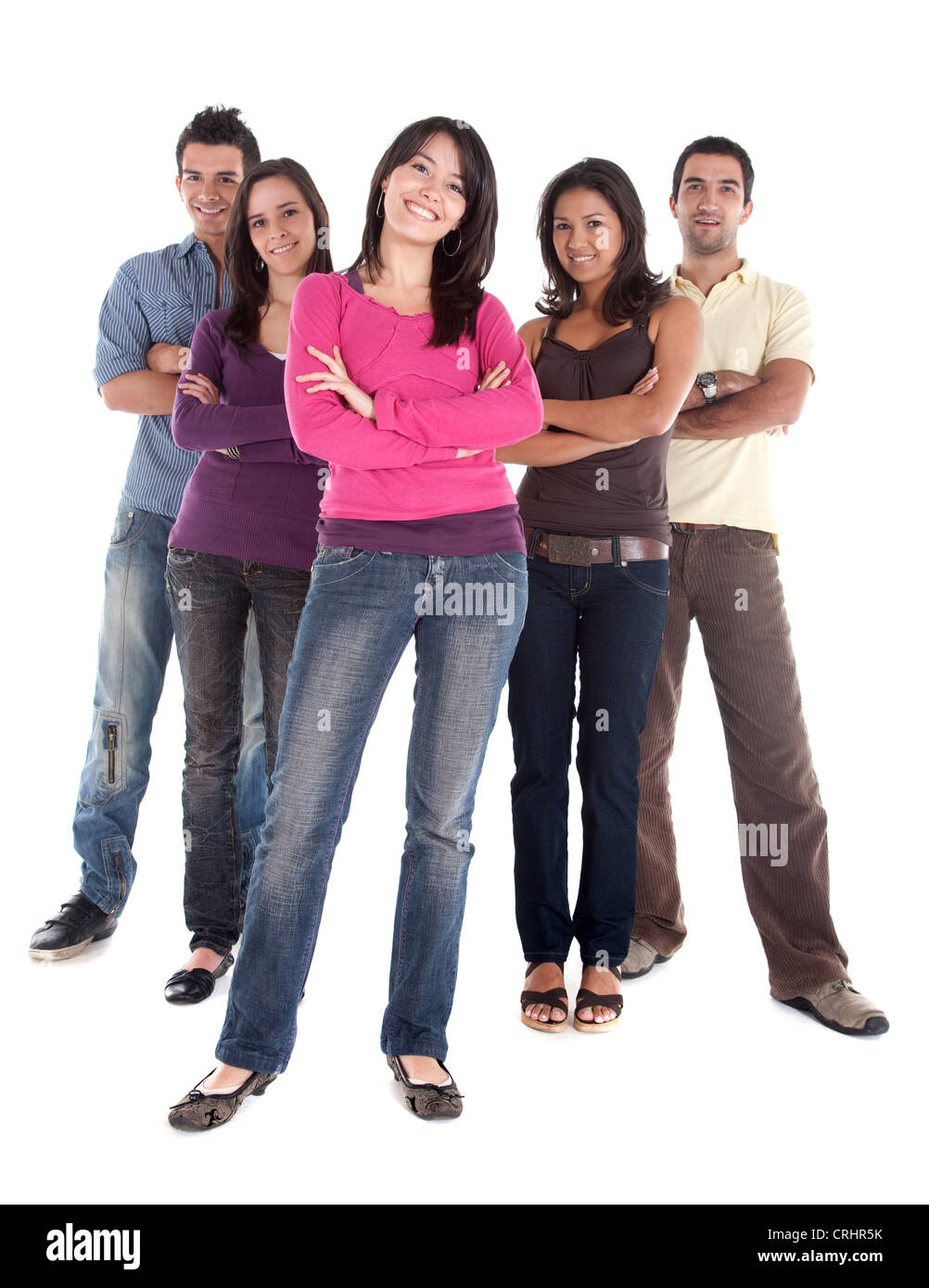 junge Menschen tragen Freizeitkleidung, luftig, mit verschränkten Armen stehen Stockfoto