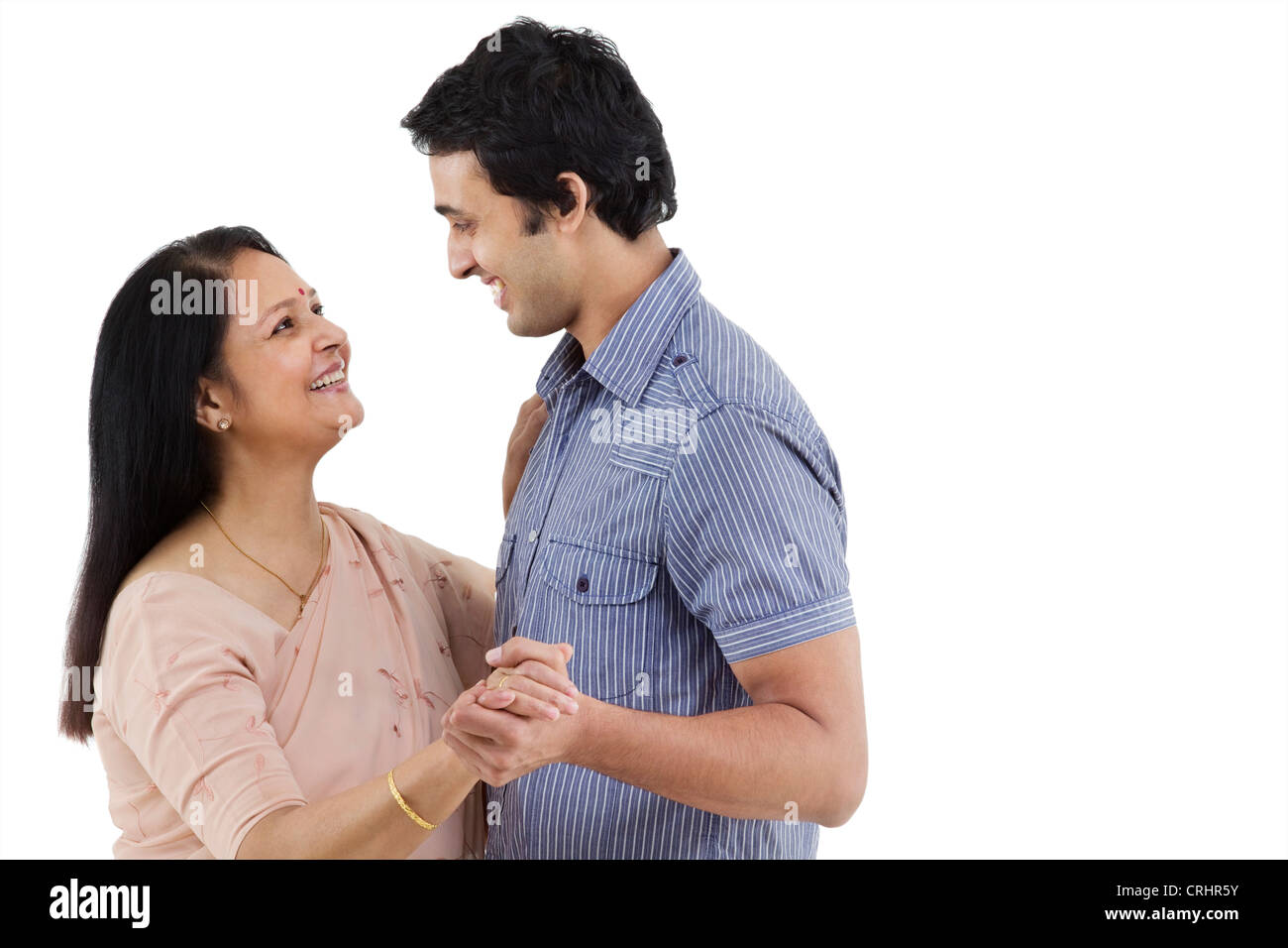 Mutter und Sohn sahen einander beim Tanzen Stockfoto