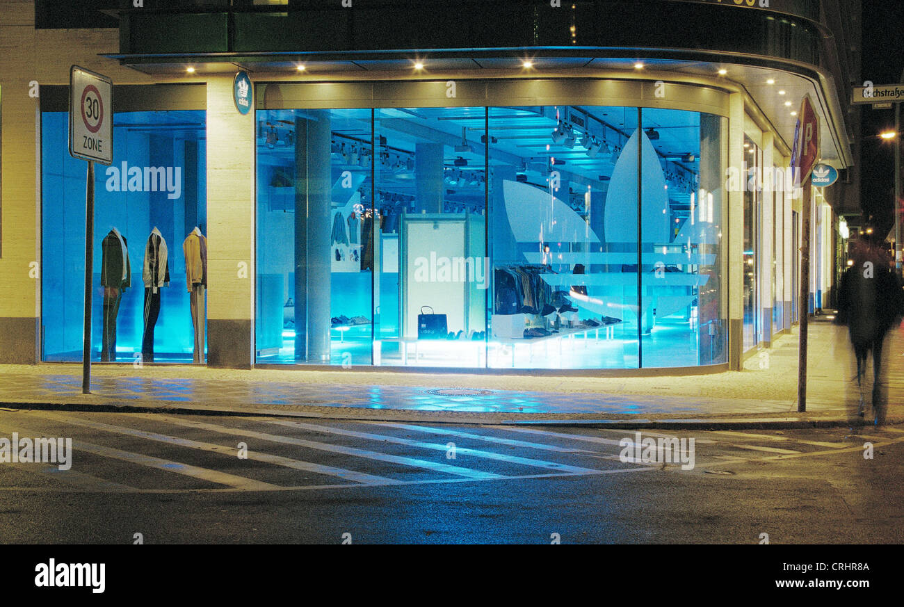 reductor Peer gift Berlin, Deutschland, Adidas Shop in der Mitte Stockfotografie - Alamy
