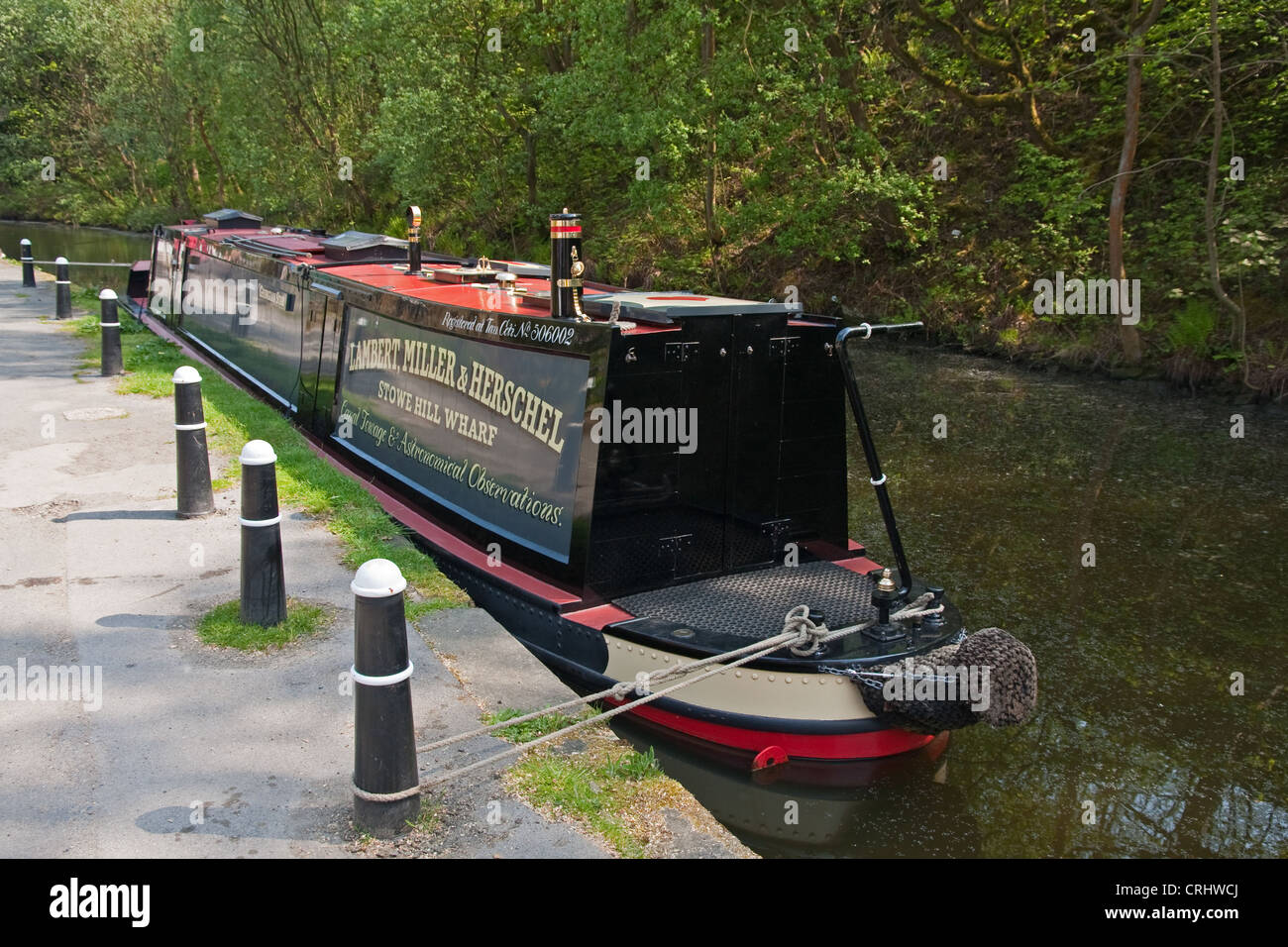 Kanalboot vor Anker am Rochdale Kanal an Hebden Bridge Stockfoto