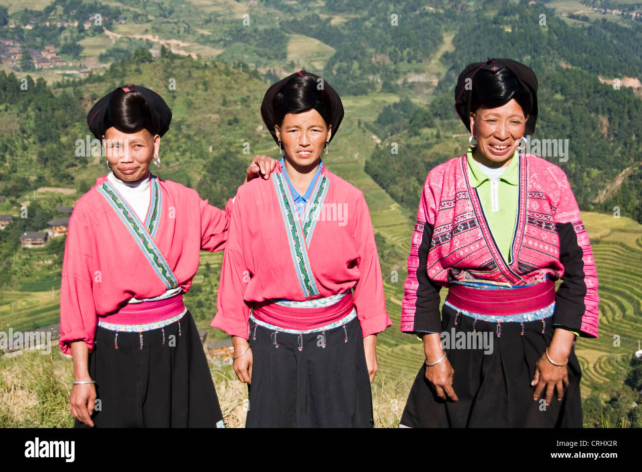 Drei Frauen Langhaar-Yao - Longji in der Nähe von Guilin, Guangxi Provinz-China Stockfoto