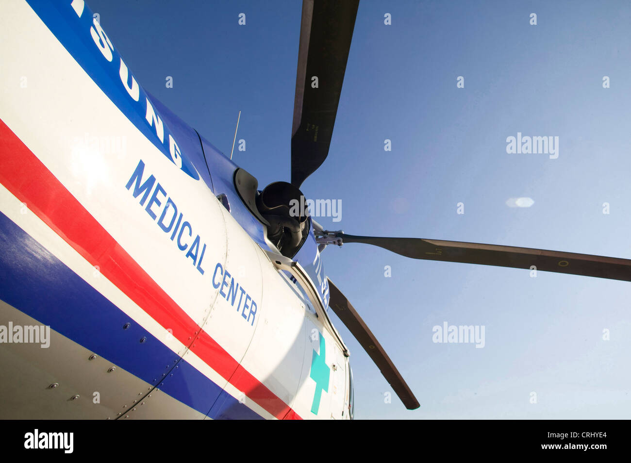 Unfall & fliegende Ambulanz Rettungshubschrauber Stockfoto