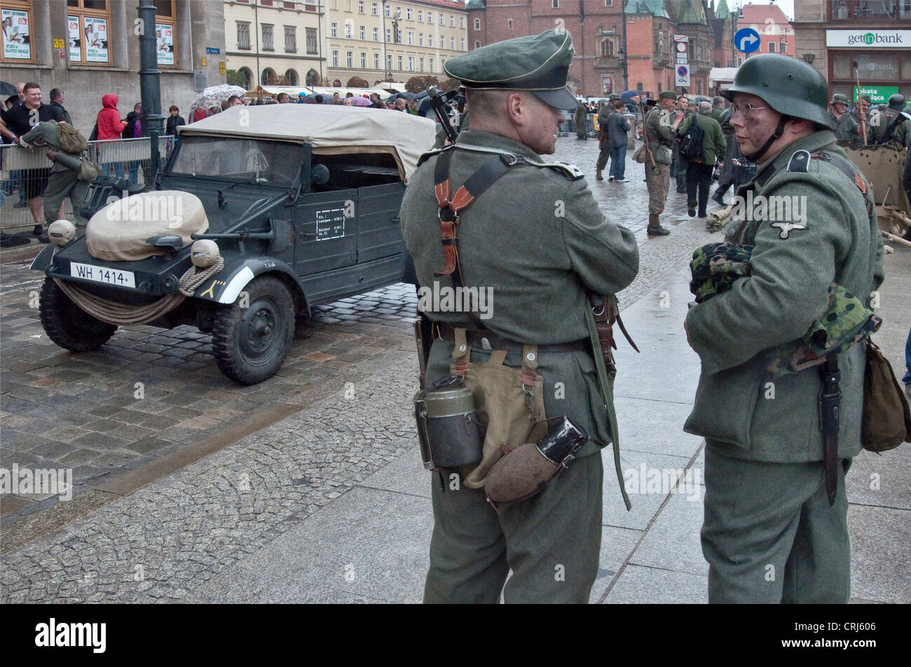 Deutsche Truppen Re-enactment, Volkswagen Kübelwagen, dargestellt nach der Durchführung von 1944 Warschauer Aufstand Reenactment in Breslau, Polen Stockfoto