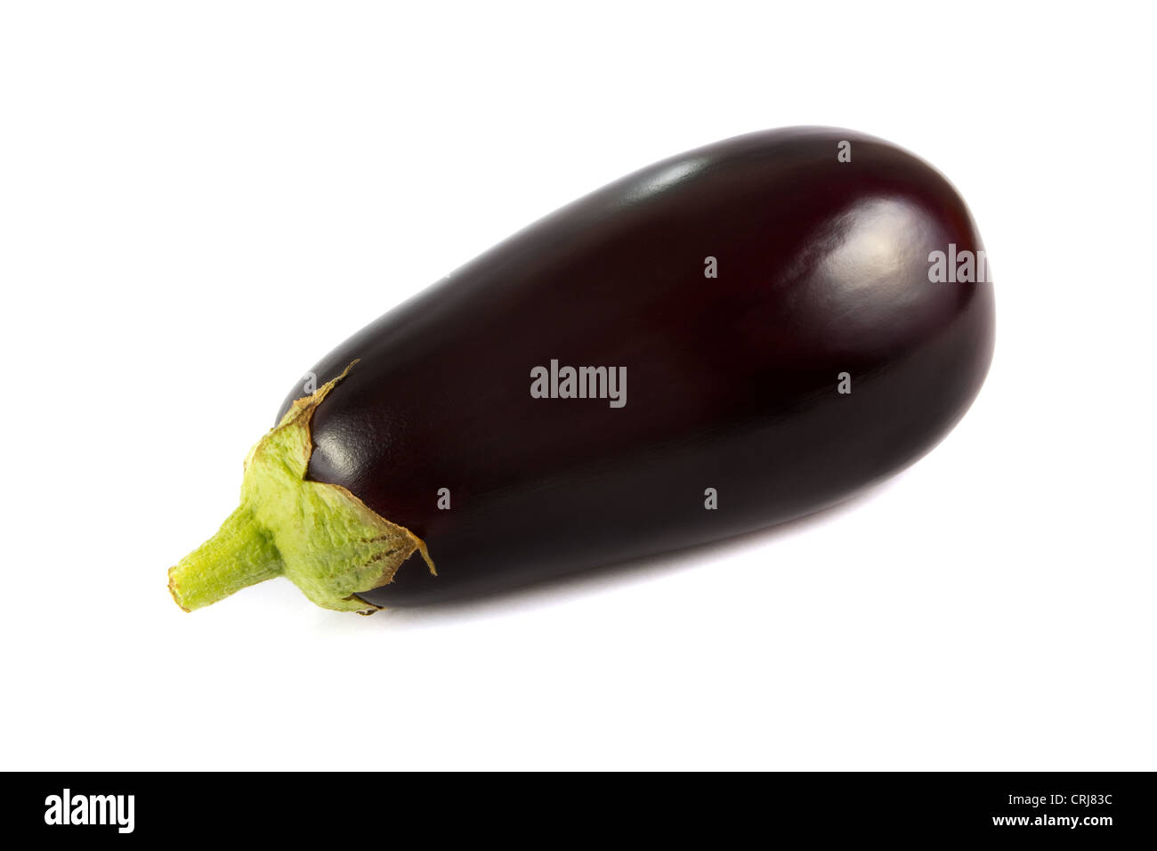 Einzigen frischen Bio Aubergine auf weißem Hintergrund Stockfoto