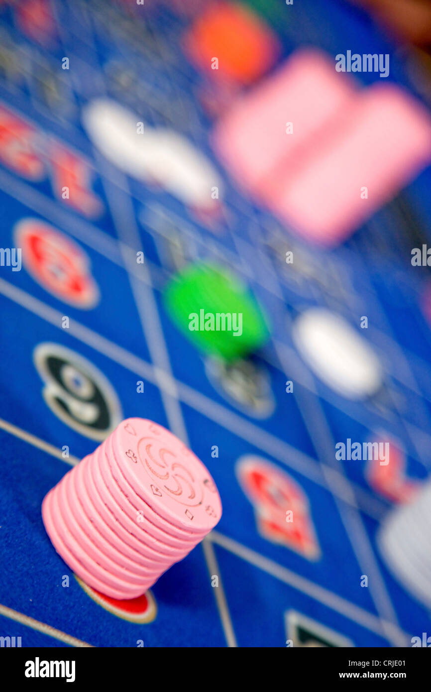 Chips auf einem Roulette-Tisch in einem casino Stockfoto