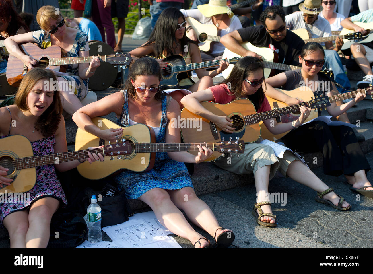 Gitarristen führen in Union Square in New York als Teil des Mass Appeal beim machen New York Festival Stockfoto