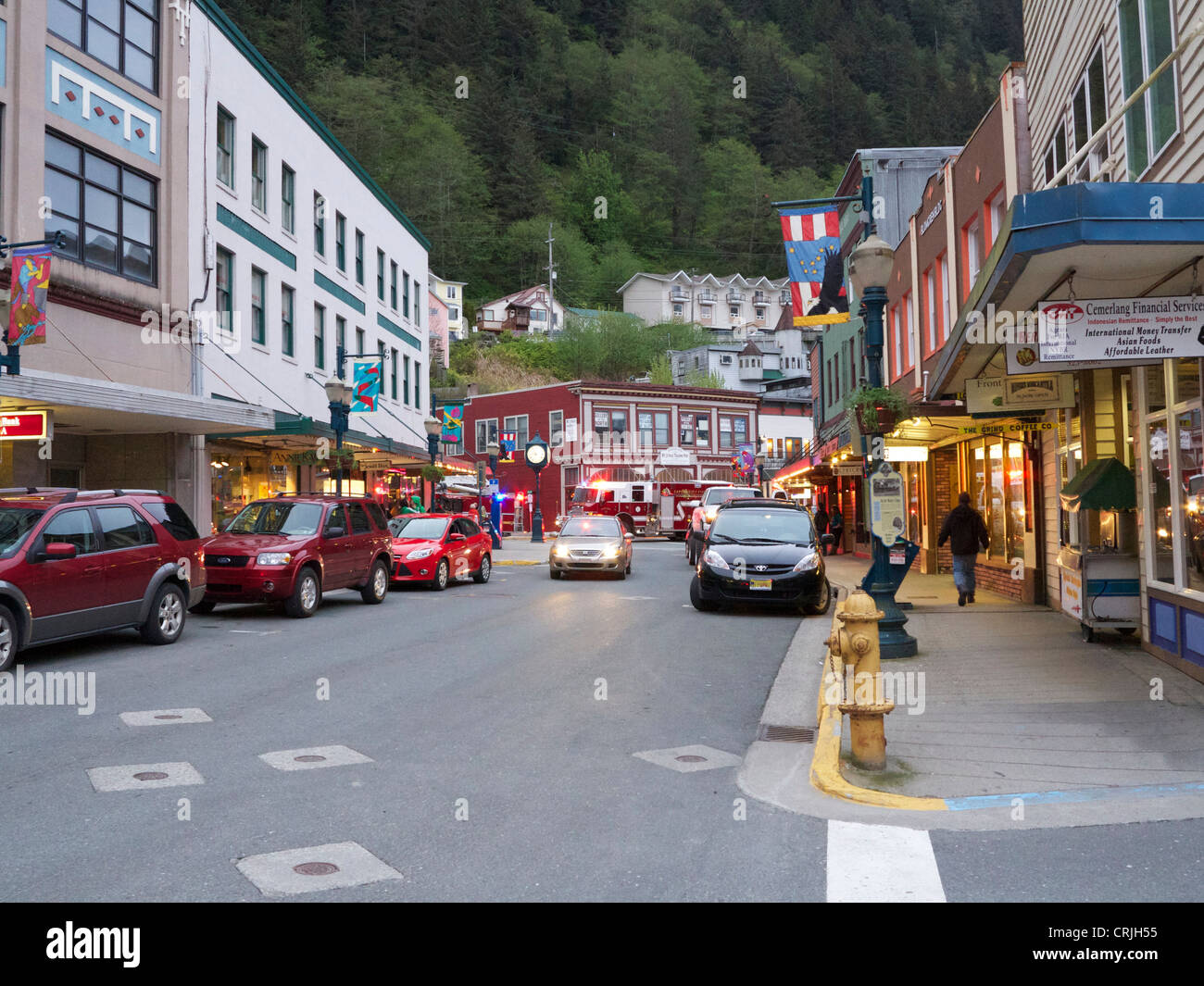 Front Street, die Innenstadt von Juneau am Samstagabend. Stockfoto