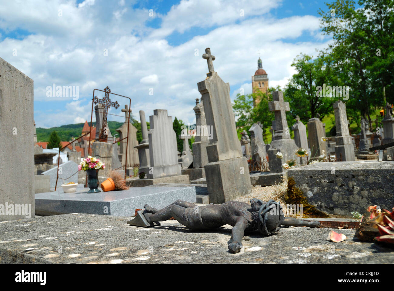 alte Gräber am Friedhof, Arbois, Jura, Franche-Comte, Frankreich Stockfoto