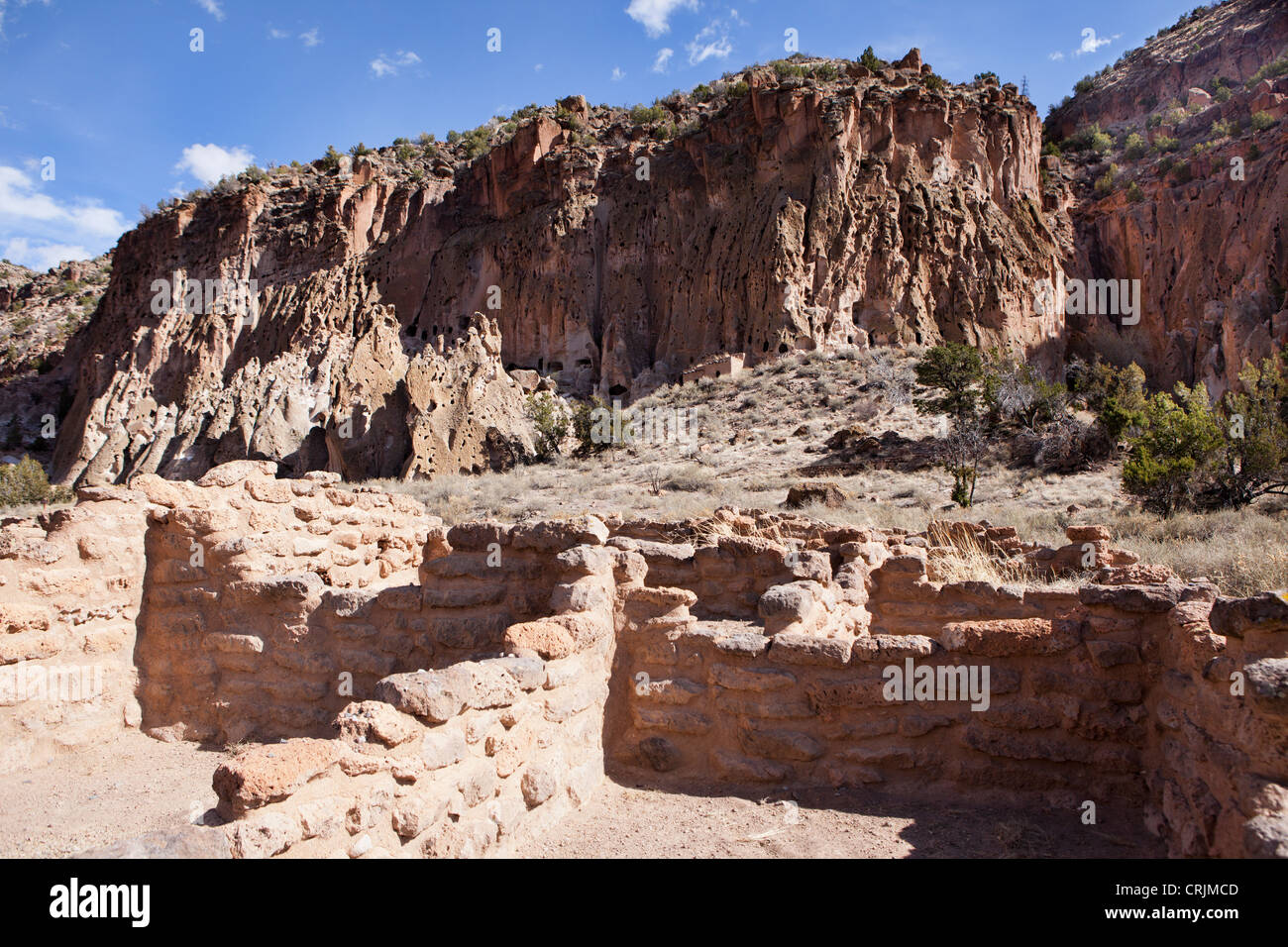 Uralte Pueblo Behausungen im Bandelier National Monument, New Mexico Stockfoto