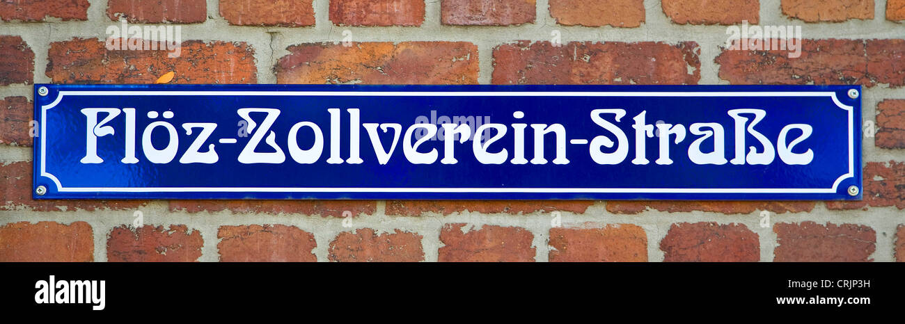 historische Typenschild Floez-Zollverein-Straße auf dem ehemaligen Kohle mine Werne, Deutschland, Nordrhein-Westfalen, Ruhrgebiet, Werne Stockfoto