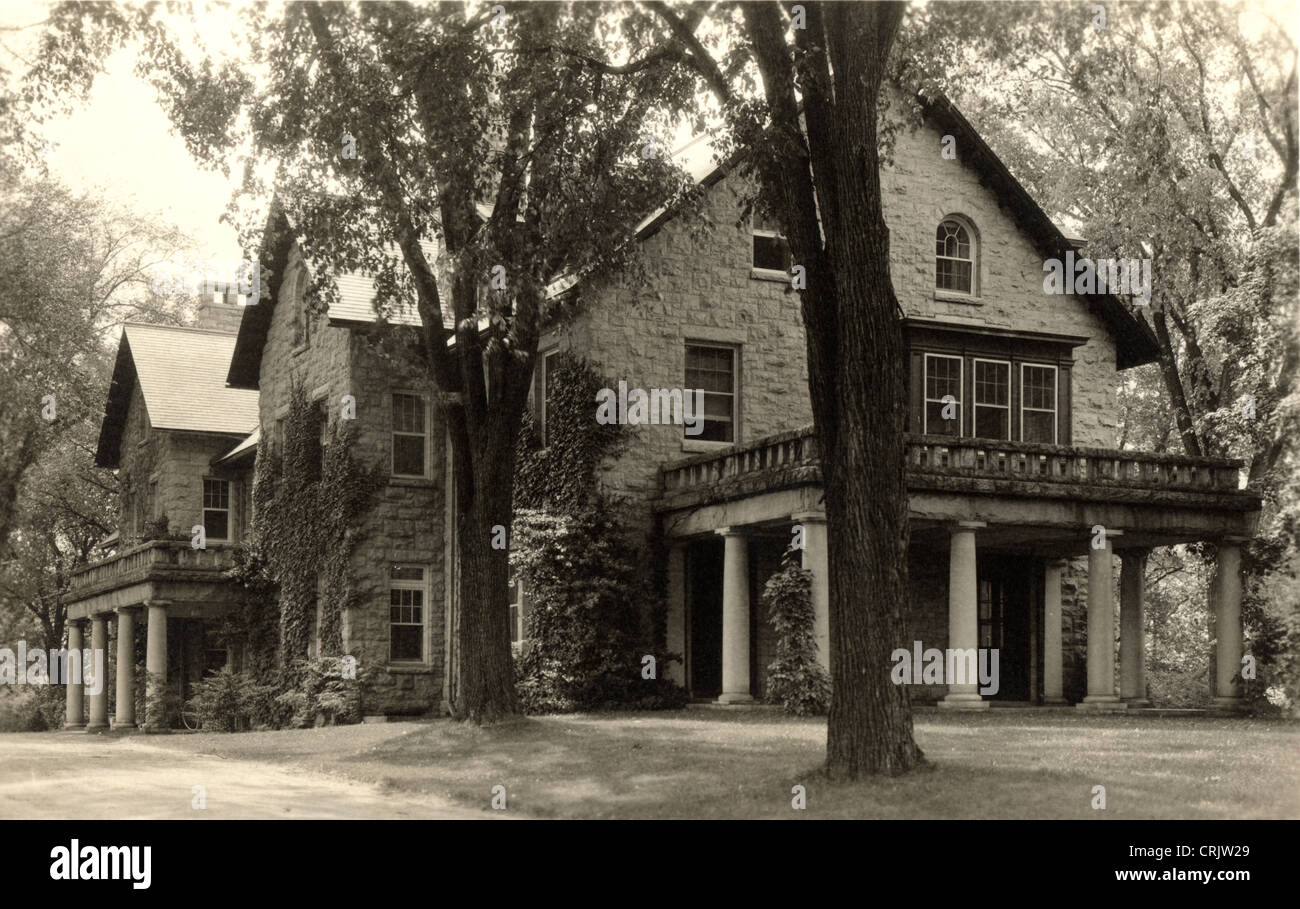 Massive Stein Englisch Style Mansion Stockfoto