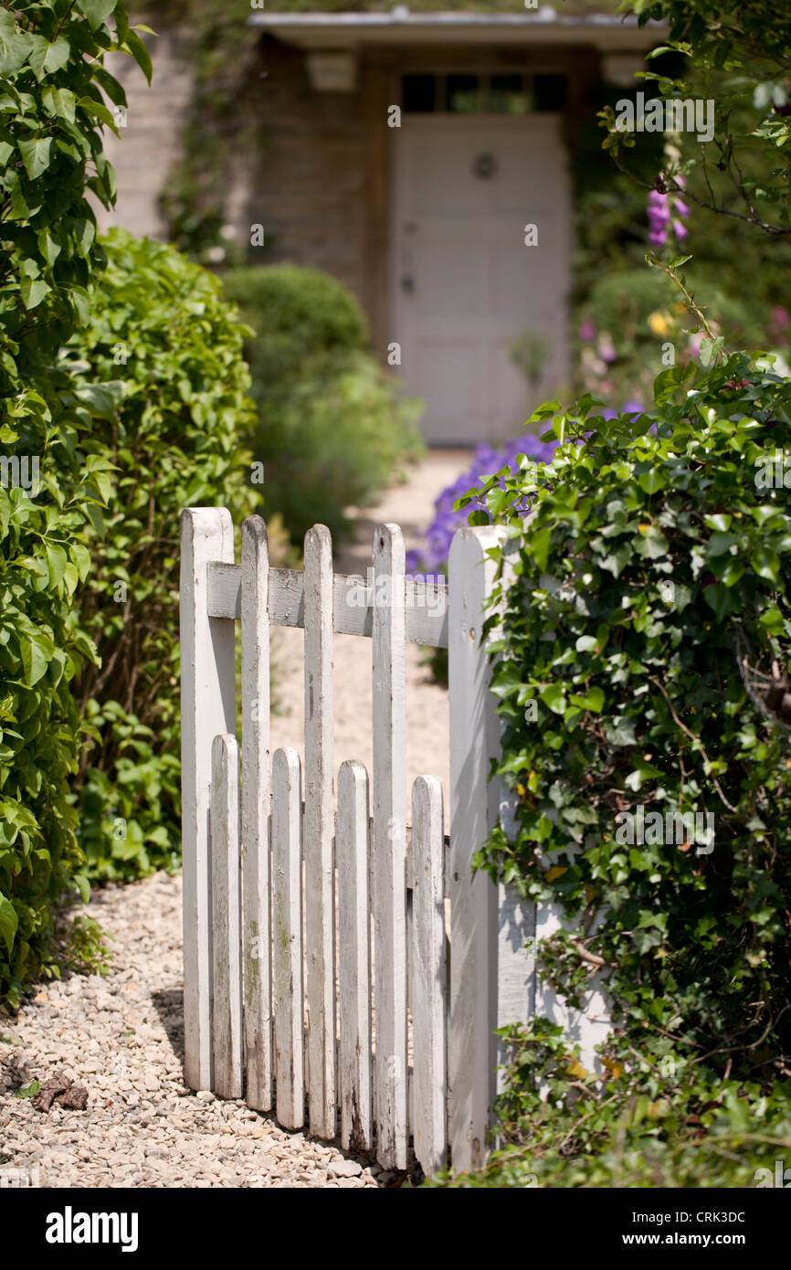 Tor zu einem Haus in Kelmscott, West Oxfordshire, England, Großbritannien Stockfoto