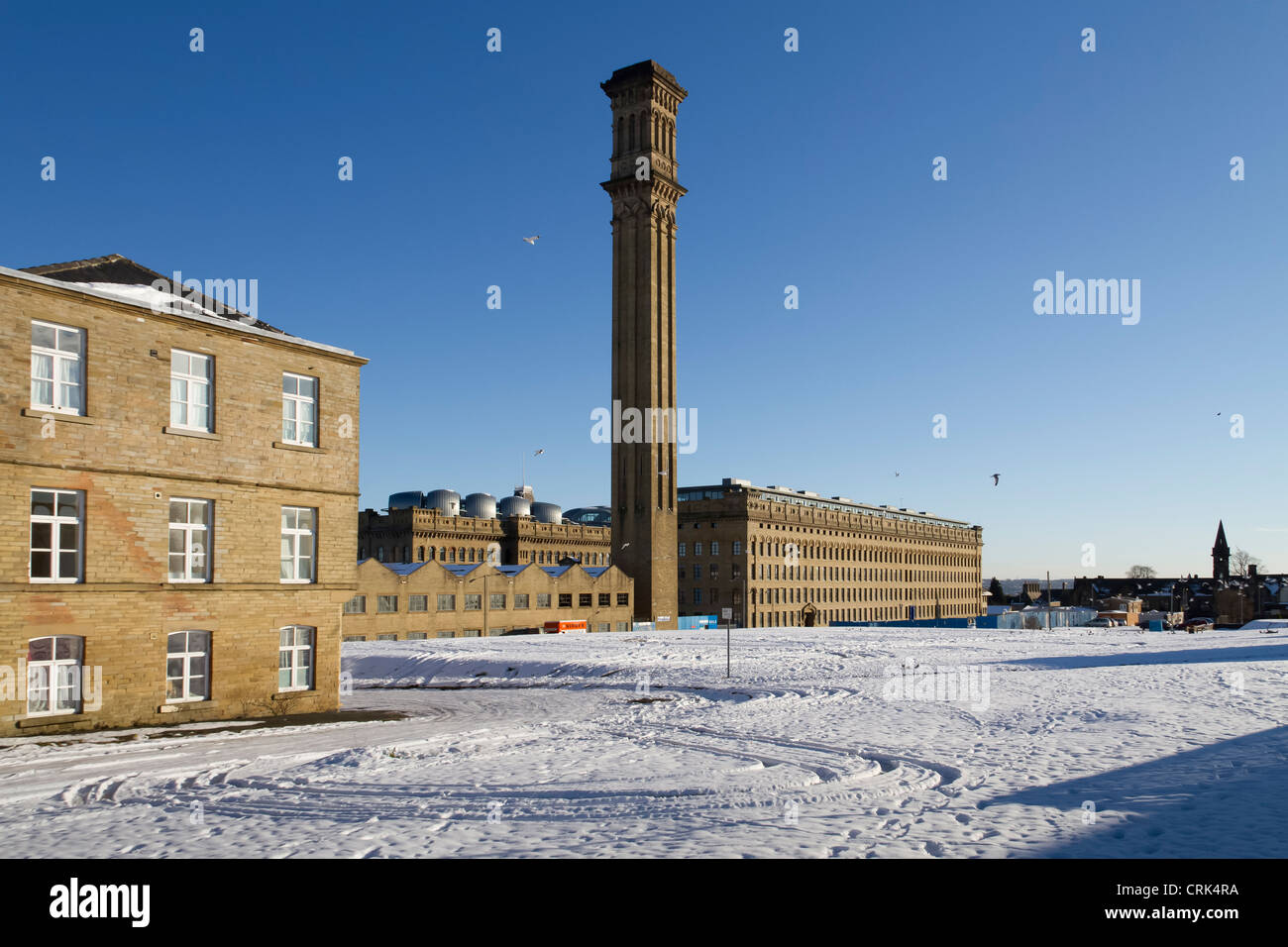 Listers Mühle in Bradford, einst eine der größten Spinnereien in Europa wurde zum Wohnhaus umgebaut. Stockfoto