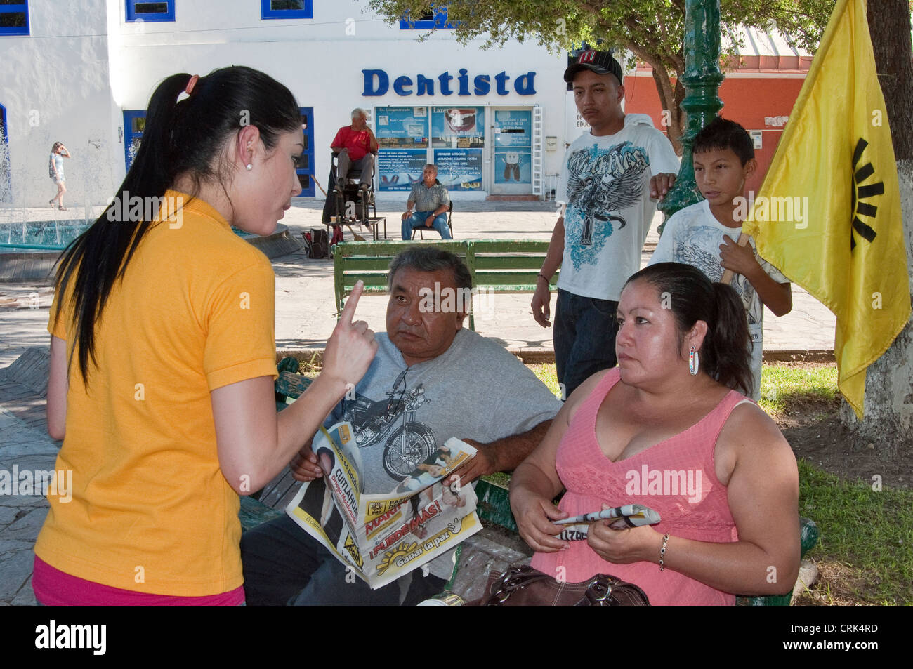Lisbeth marin Sanchez, Partei der Demokratischen Revolution Kandidaten für Kongress 2012 Wahlen, Wahlkampf in Nuevo Laredo, Mexiko Stockfoto