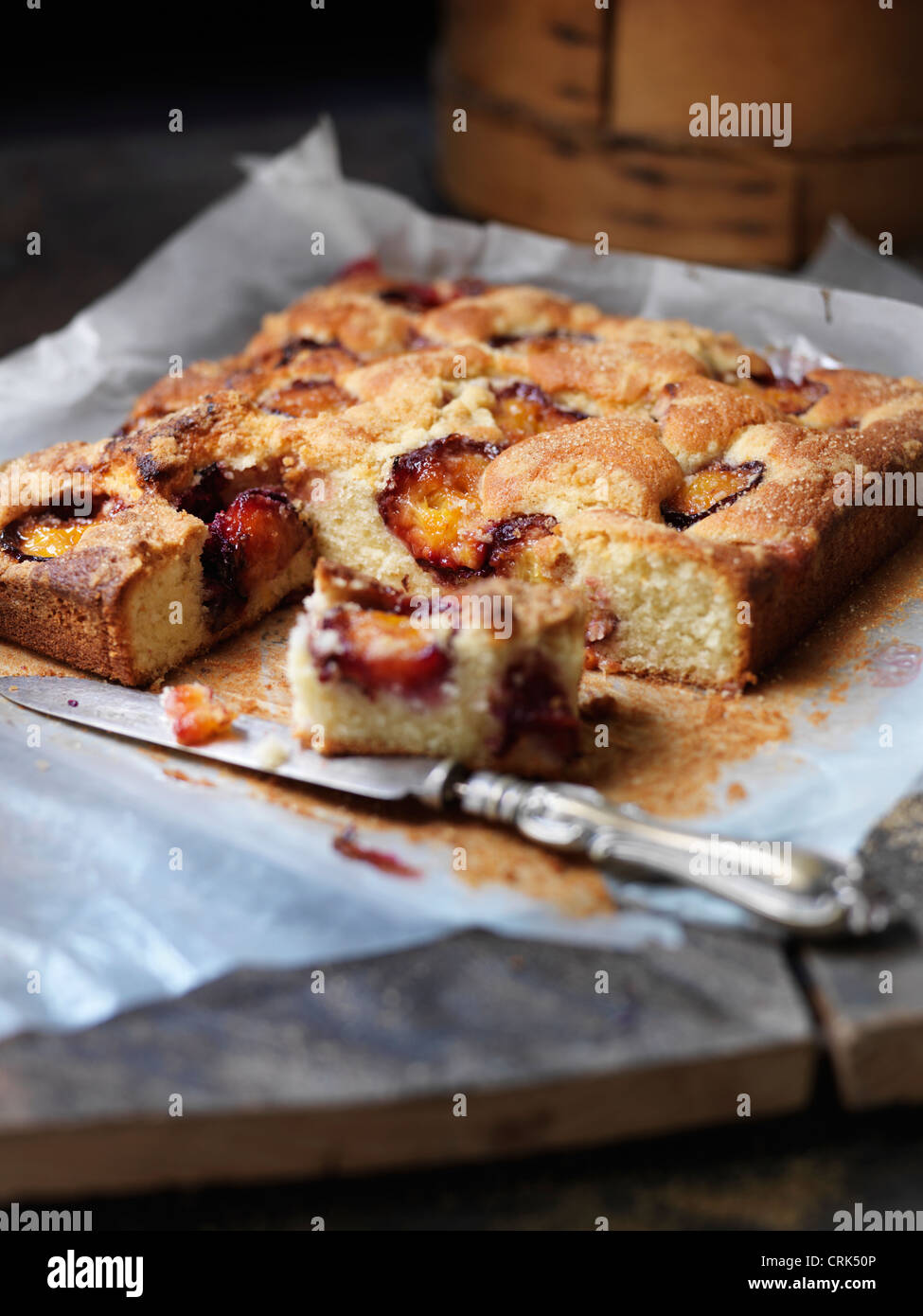 Tablett mit gebackener Früchtekuchen Stockfoto