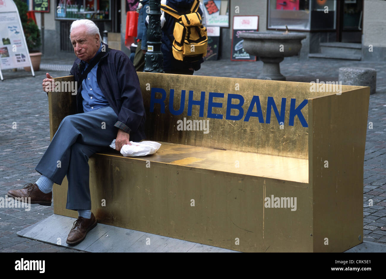 Bank in der Stadt Zuercher Stockfoto