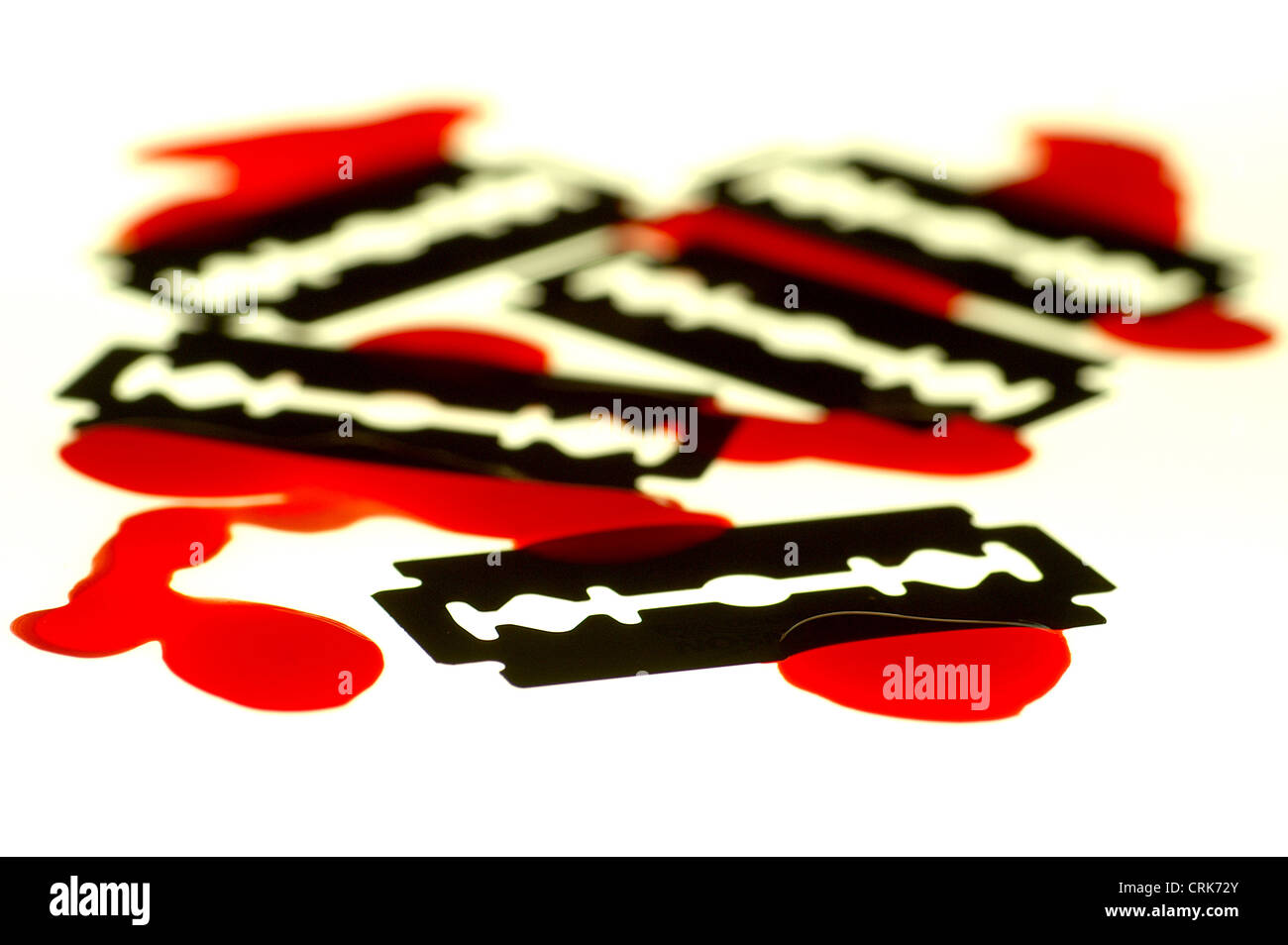 Rasierklingen und Blut. Stockfoto