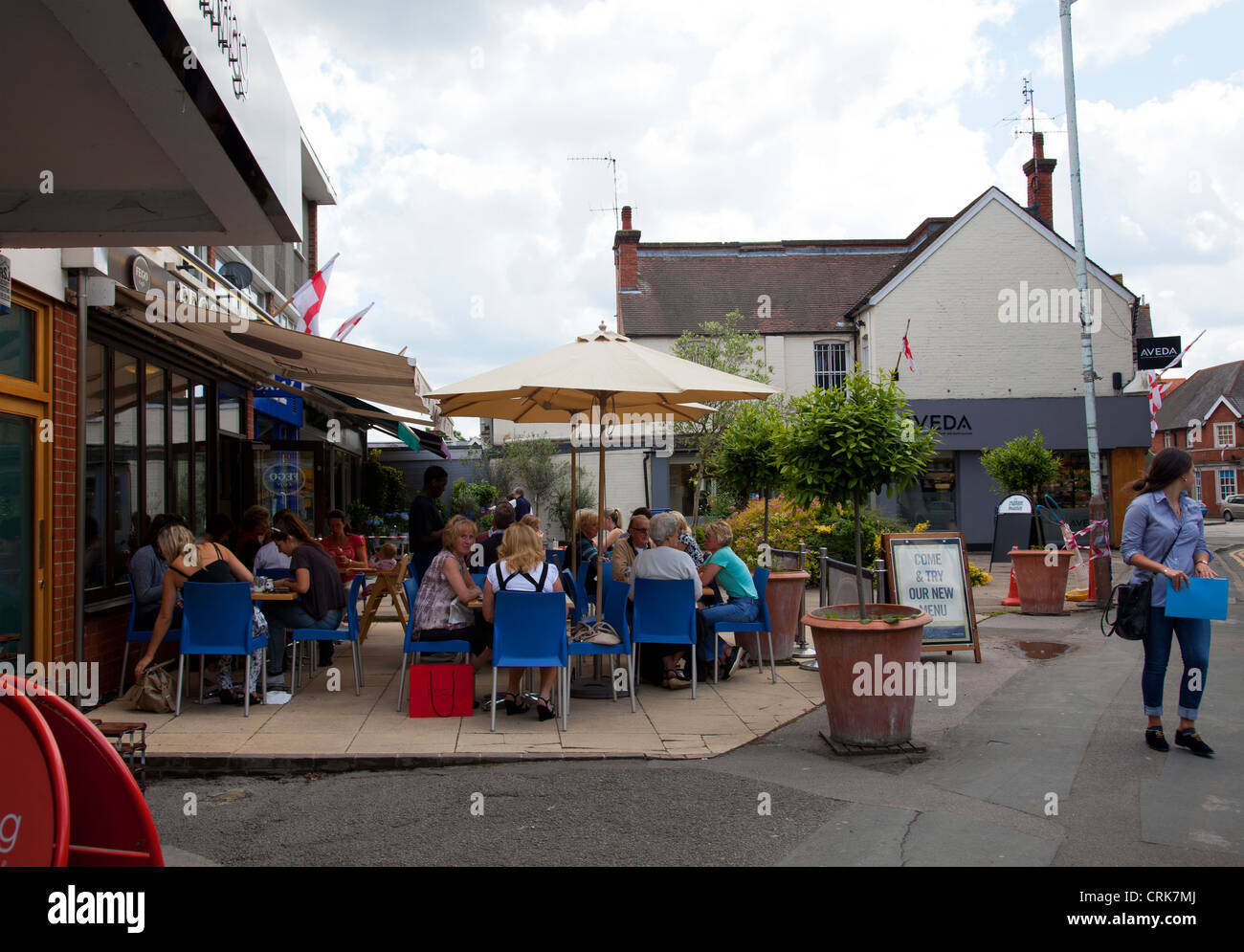 High street cobham surrey england Fotos und Bildmaterial in hoher
