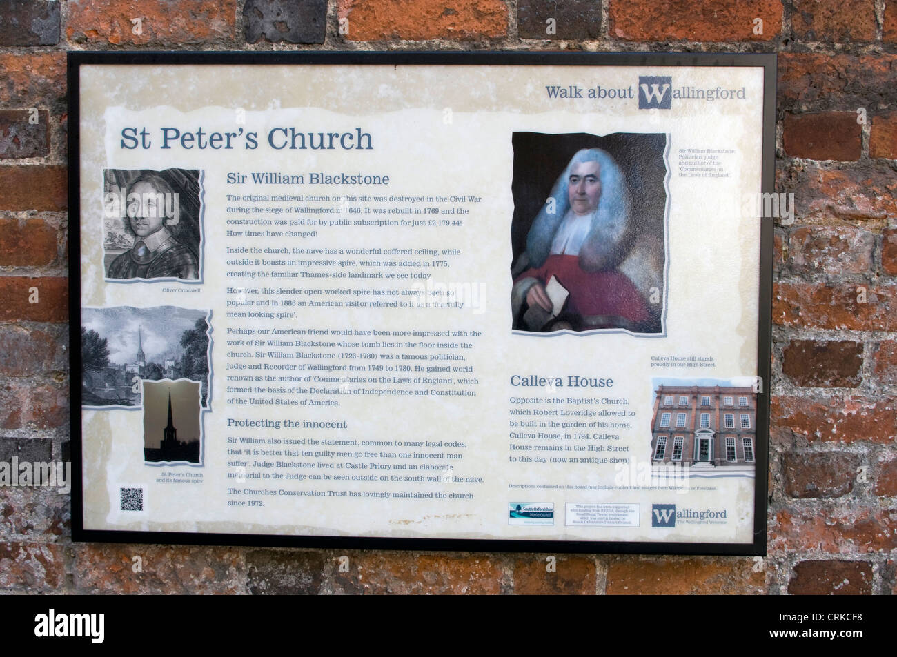 Ein Wandschild außerhalb St. Peter Kirche von Sir William Blackstone, Wallingford, Oxfordshire, England. Stockfoto