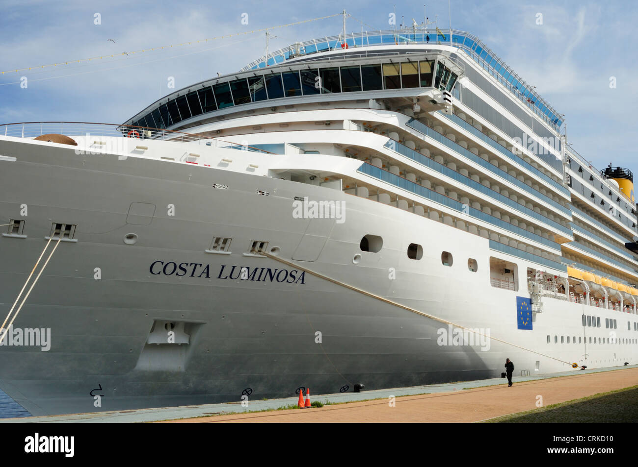 Das Kreuzfahrtschiff Costa Luminosa gebunden zu den Docks. Vigo, Galizien, Spanien. Stockfoto