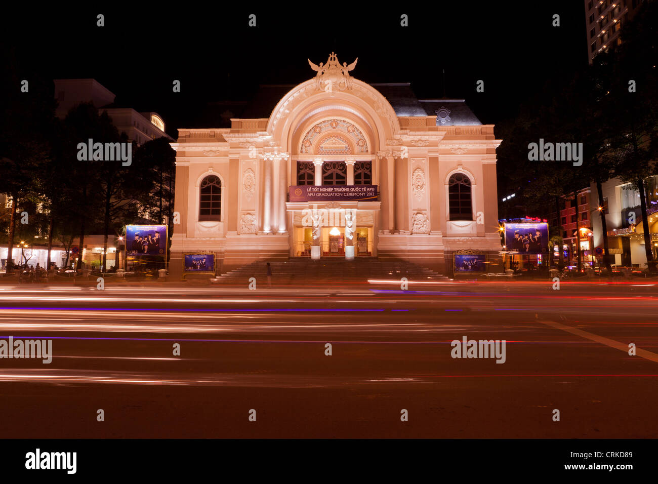 Oper in der Nacht auf Dong Khoi St., Ho-Chi-Minh-Stadt, Vietnam Stockfoto