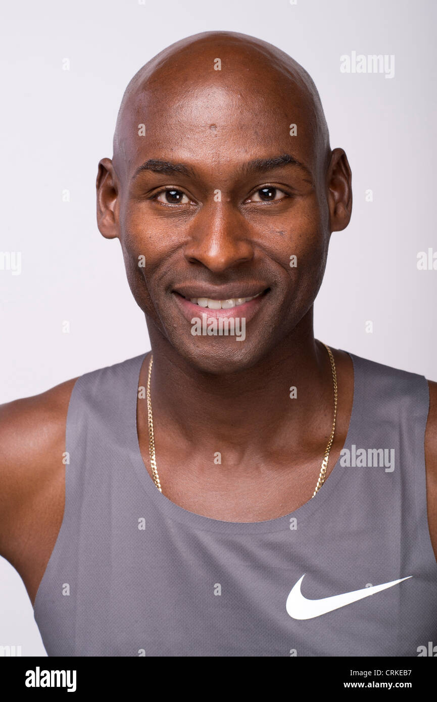 USA Abstand Läufer 37-jährige Bernard Lagat Posen auf dem USOC Olympischen Mediengipfel vor den Olympischen Spielen 2012 in London Stockfoto