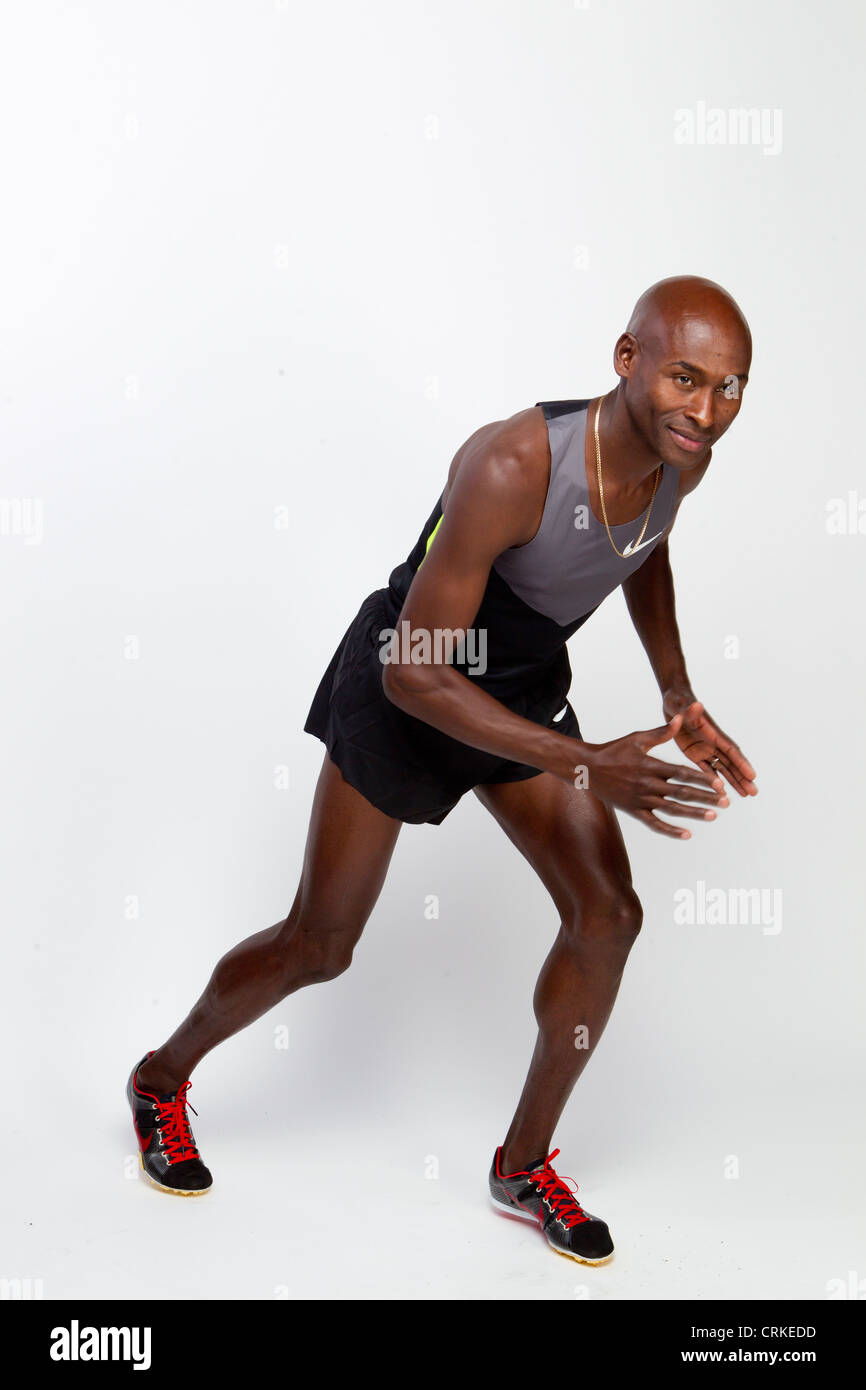 USA Abstand Läufer 37-jährige Bernard Lagat Posen auf dem USOC Olympischen Mediengipfel vor den Olympischen Spielen 2012 in London Stockfoto