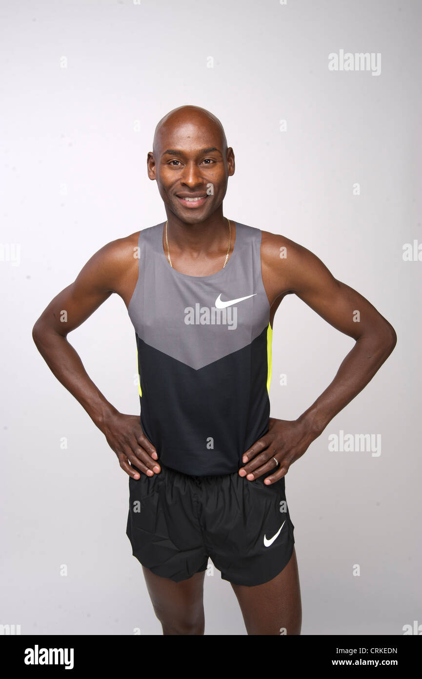 USA Abstand Läufer 37-jährige Bernard Lagat Posen auf dem USOC Olympischen Mediengipfel vor den Olympischen Spielen 2012 in London Stockfoto
