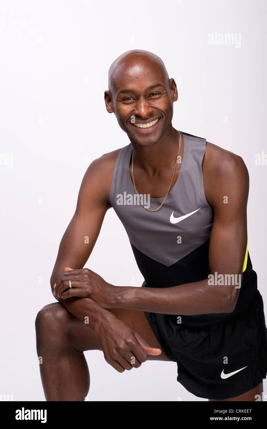 USA Abstand Läufer 37-jährige Bernard Lagat Posen auf dem USOC Olympischen Mediengipfel vor den Olympischen Spielen 2012 in London Stockfoto
