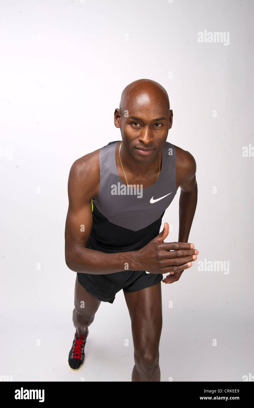 USA Abstand Läufer 37-jährige Bernard Lagat Posen auf dem USOC Olympischen Mediengipfel vor den Olympischen Spielen 2012 in London Stockfoto