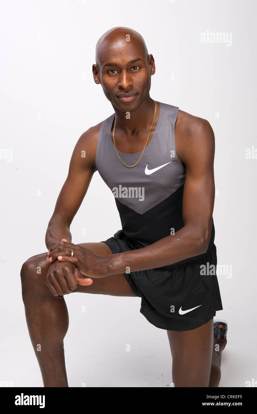 USA Abstand Läufer 37-jährige Bernard Lagat Posen auf dem USOC Olympischen Mediengipfel vor den Olympischen Spielen 2012 in London Stockfoto