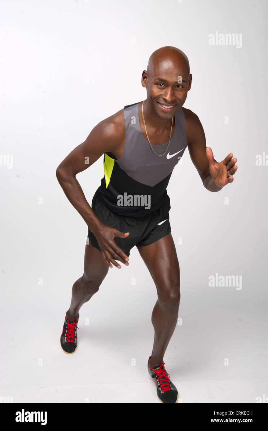 USA Abstand Läufer 37-jährige Bernard Lagat Posen auf dem USOC Olympischen Mediengipfel vor den Olympischen Spielen 2012 in London Stockfoto