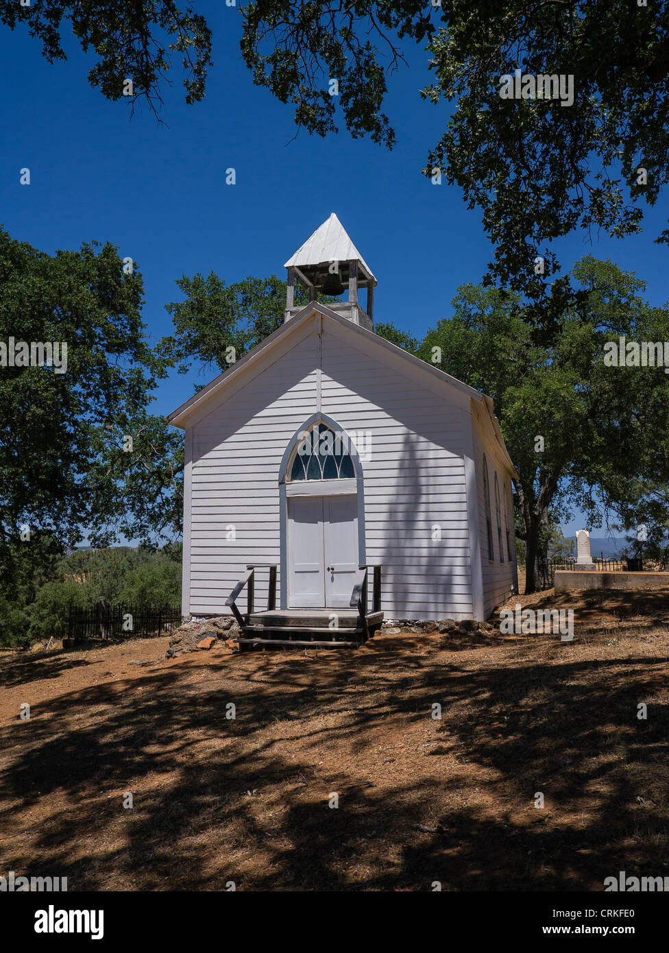 Alten Saint Francis Xavier kleine weiße Kirche im chinesischen Camp, Kalifornien, USA. Stockfoto