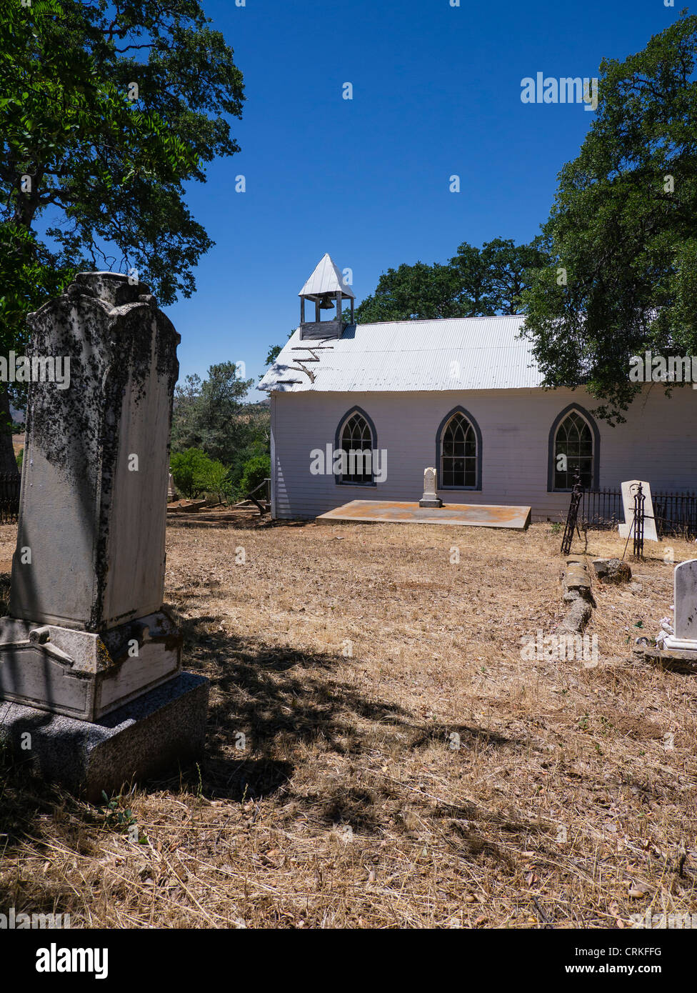 Alten Saint Francis Xavier kleine weiße Kirche im chinesischen Camp, Kalifornien, USA. Stockfoto
