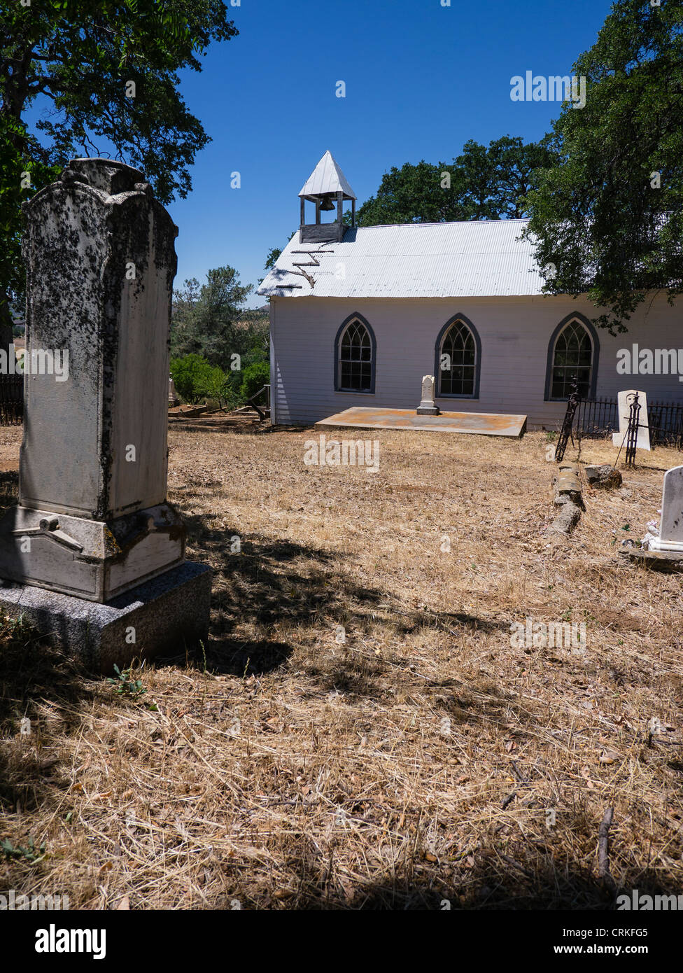 Alten Saint Francis Xavier kleine weiße Kirche im chinesischen Camp, Kalifornien, USA. Stockfoto