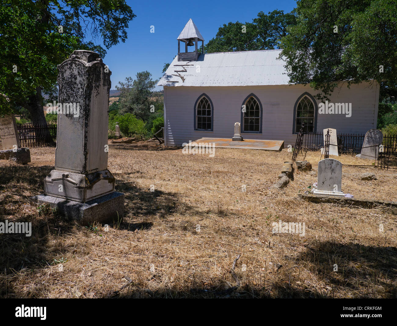 Alten Saint Francis Xavier kleine weiße Kirche im chinesischen Camp, Kalifornien, USA. Stockfoto