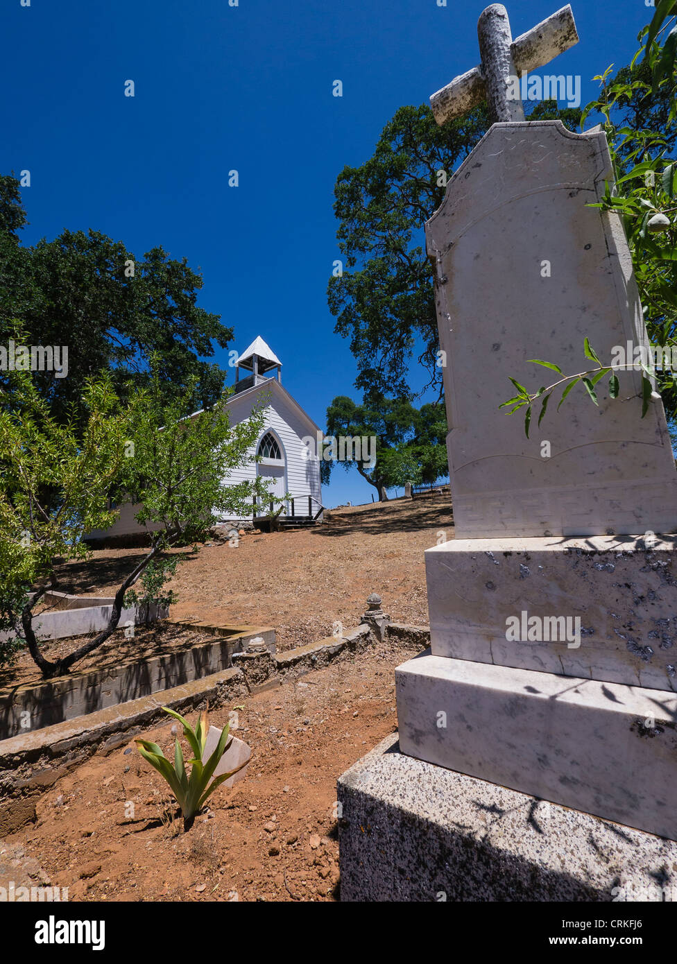 Alten Saint Francis Xavier kleine weiße Kirche im chinesischen Camp, Kalifornien, USA. Stockfoto