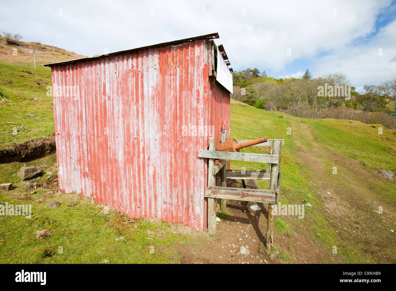 Ein redundante Dieselgenerator Schuppen auf der Insel Eigg, Schottland, Großbritannien. Stockfoto