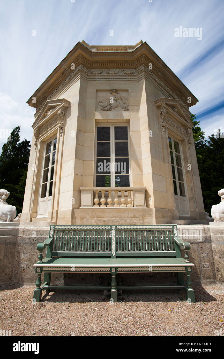 Das Belvedere mit Blick auf den See geben viele Goldfische von Marie-Antoinette s in Versailles Chateau Frankreich Stockfoto