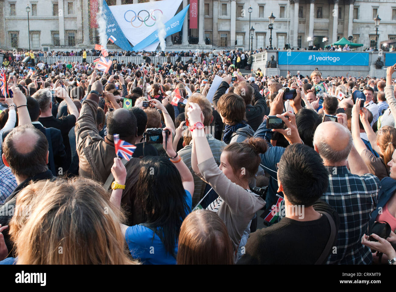 Menschenmassen "1 Jahr vor" London 2012 Olympics Trafalgar Square Stockfoto