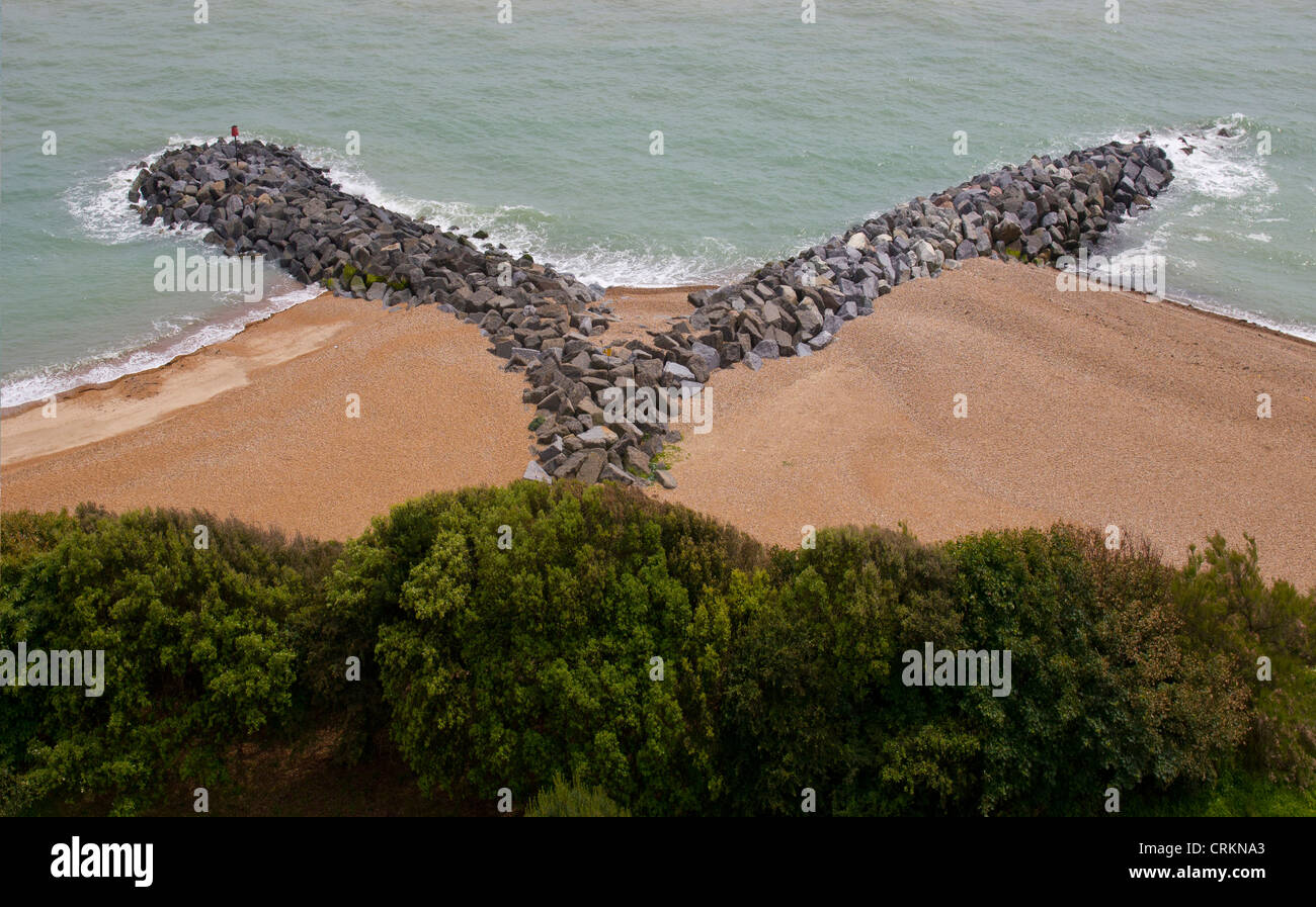 Küsten Schutz künstlicher Stein Felsen Buhne Folkestone Kent UK Stockfoto