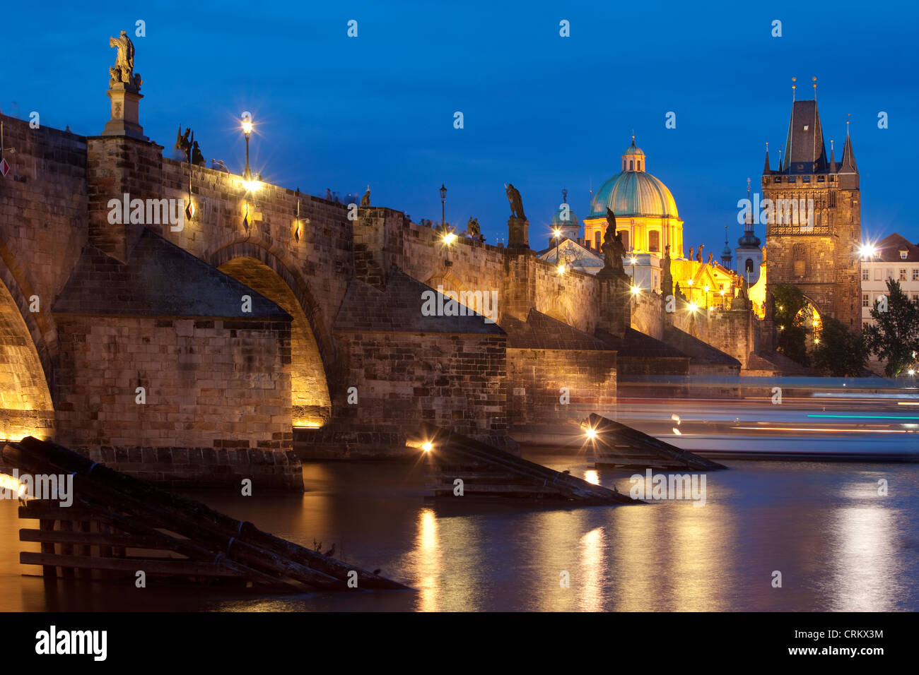 Karlsbrücke und Türme der Altstadt Stockfoto